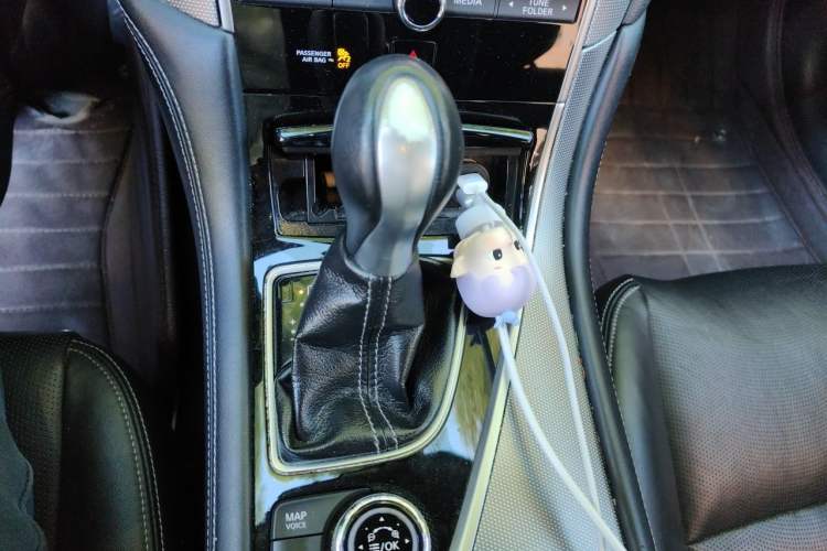 Used Infiniti Q50L 2015 2.0T Enjoyment Edition Gear Lever