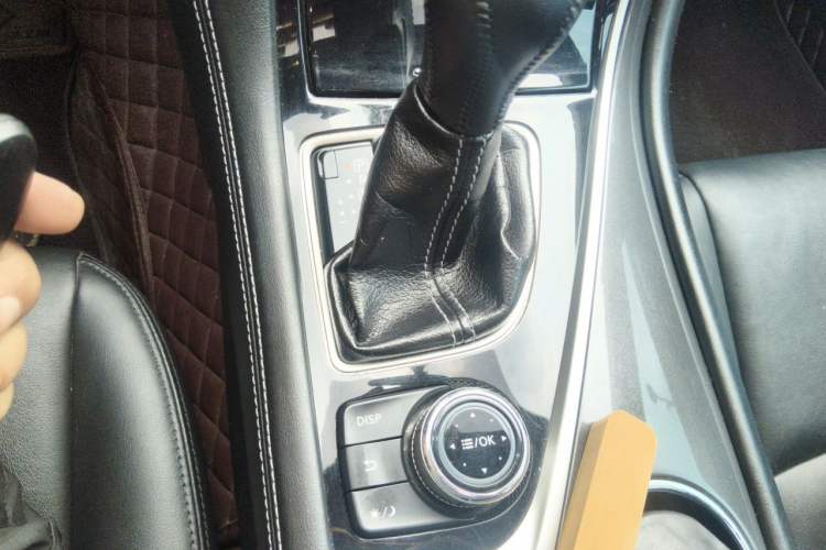 Used Infiniti Q50L 2015 2.0T Comfort Edition Gear Lever