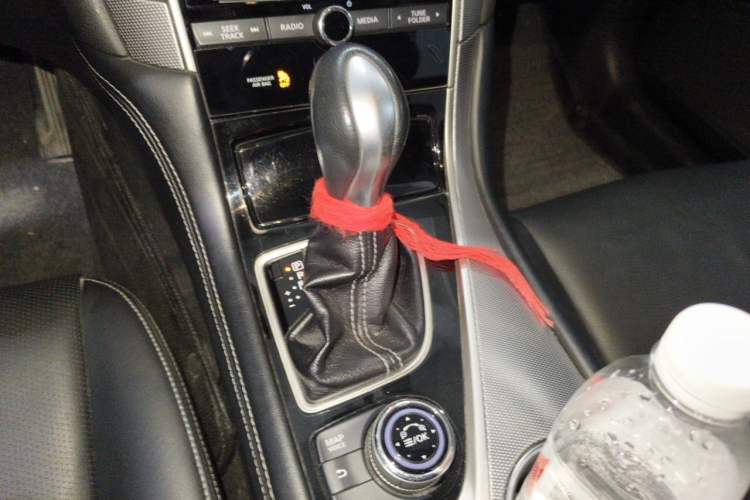 Used Infiniti Q50L 2015 2.0T Enjoyment Edition Gear Lever