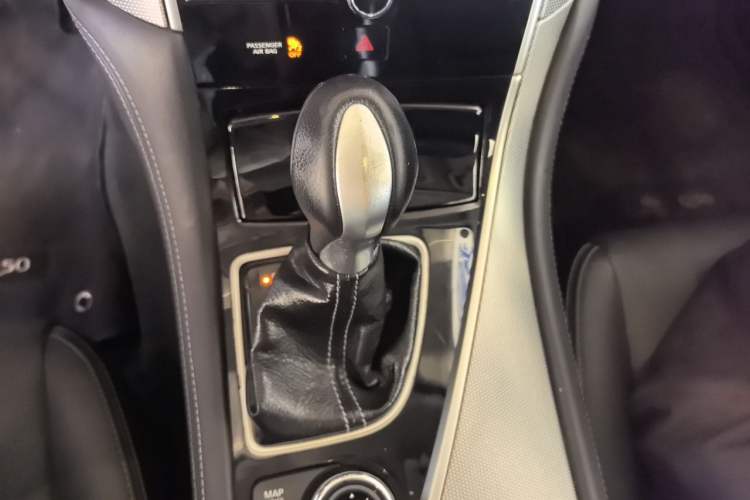 Used Infiniti Q50L 2015 2.0T Enjoyment Edition Gear Lever