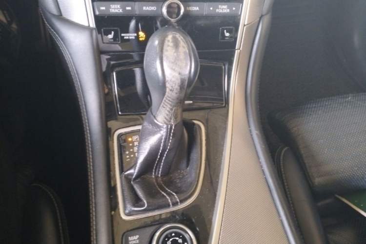 Used Infiniti Q50L 2015 2.0T Sport Edition Gear Lever