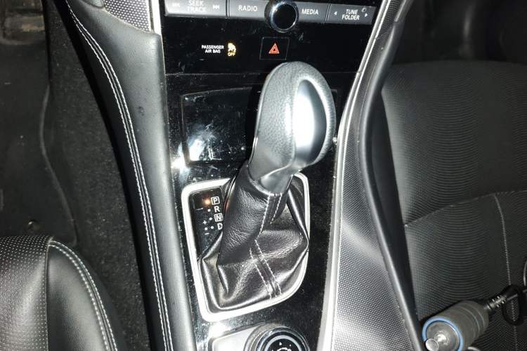 Used Infiniti Q50L 2015 2.0T Enjoyment Edition Gear Lever