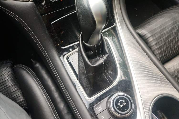 Used Infiniti Q50L 2015 2.0T Sport Edition Gear Lever