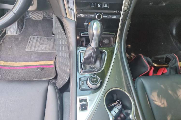 Used Infiniti Q50L 2015 2.0T Comfort Edition Gear Lever