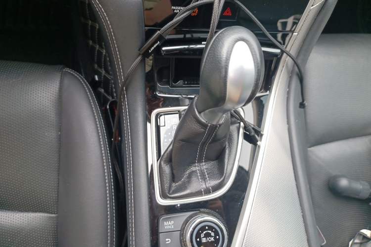 Used Infiniti Q50L 2015 2.0T Enjoyment Edition Gear Lever