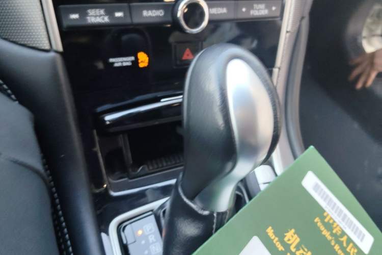 Used Infiniti Q50L 2015 2.0T Enjoyment Edition Gear Lever