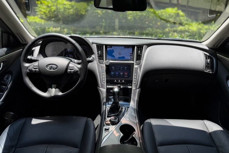 Used Infiniti Q50L 2015 2.0T Enjoyment Edition Interior 10