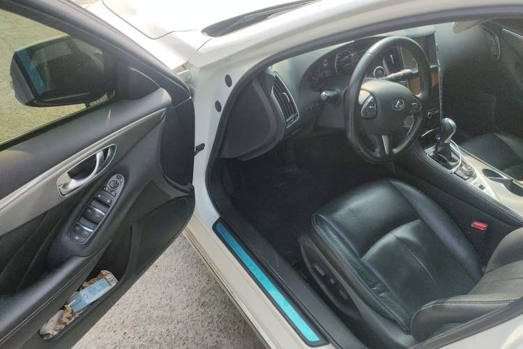 Used Infiniti Q50L 2015 2.0T Enjoyment Edition Interior 3