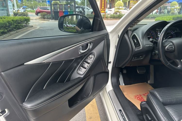 Used Infiniti Q50L 2015 2.0T Sport Edition Interior 3