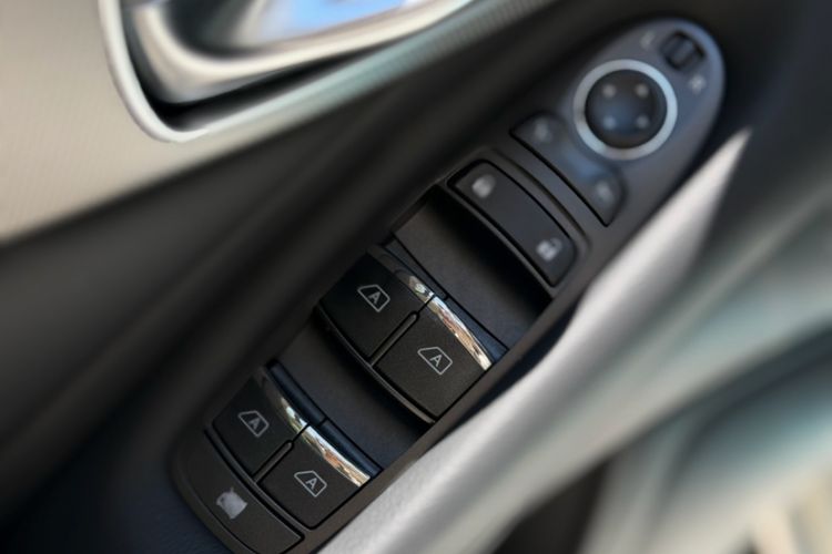 Used Infiniti Q50L 2015 2.0T Enjoyment Edition Interior 9