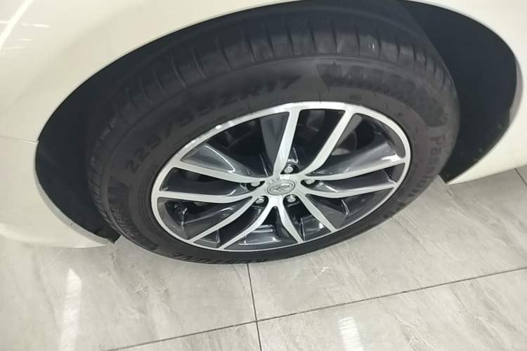 Used Infiniti Q50L 2015 2.0T Comfort Edition Left Front Wheel Hub