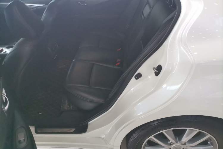 Used Infiniti Q50L 2015 2.0T Enjoyment Edition Left Rear Seat