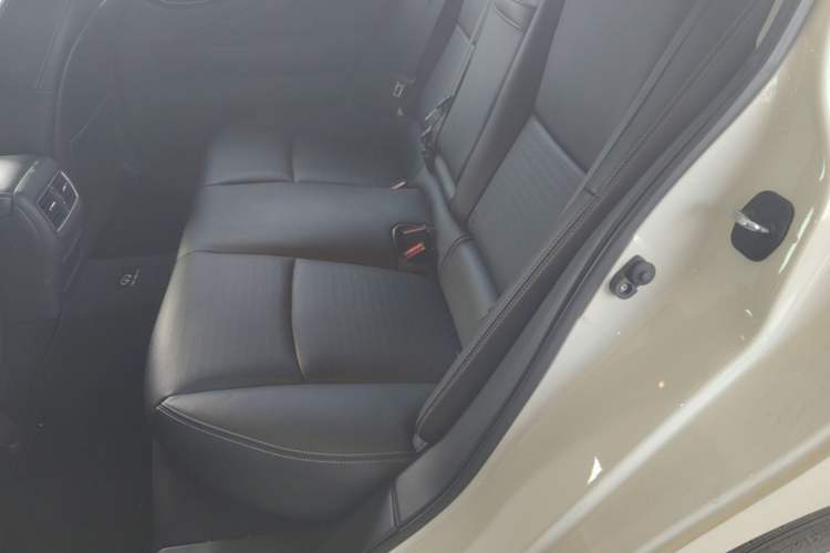 Used Infiniti Q50L 2015 2.0T Luxury Sport Edition Left Rear Seat