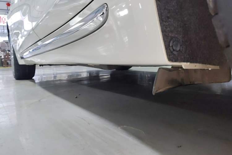 Used Infiniti Q50L 2015 2.0T Comfort Edition Left Side Sill