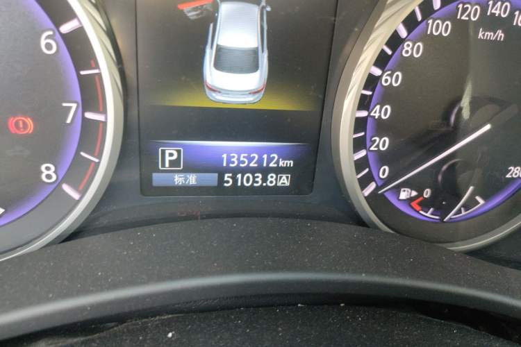 Used Infiniti Q50L 2015 2.0T Enjoyment Edition Odometer Close Up