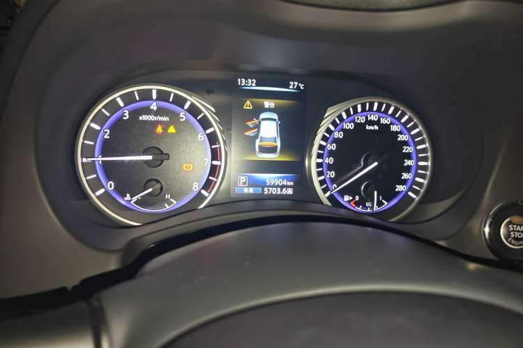 Used Infiniti Q50L 2015 2.0T Comfort Edition Odometer Close Up