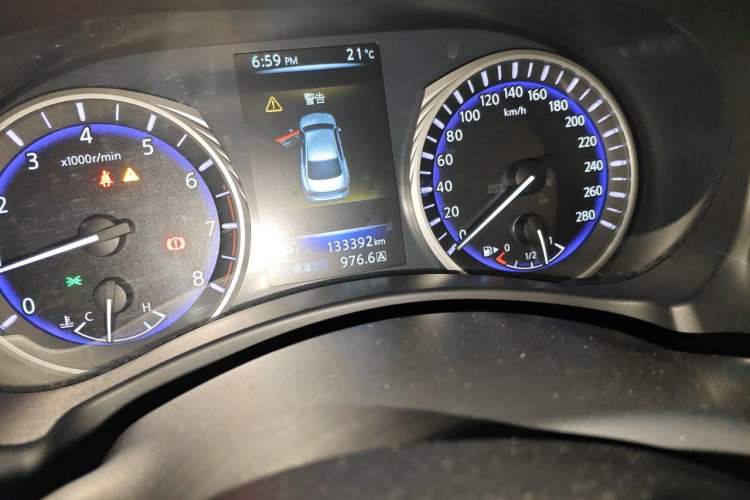 Used Infiniti Q50L 2015 2.0T Sport Edition Odometer Close Up