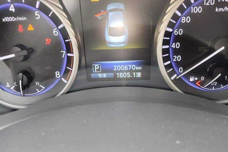 Used Infiniti Q50L 2015 2.0T Enjoyment Edition Odometer Close Up