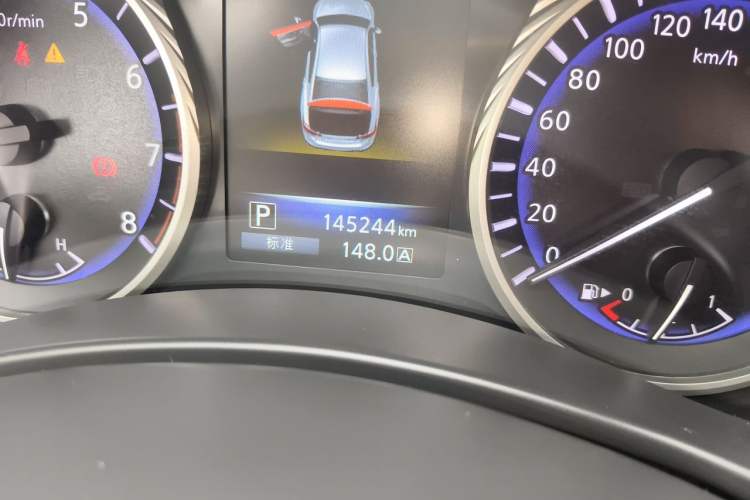 Used Infiniti Q50L 2015 2.0T Enjoyment Edition Odometer Close Up