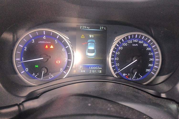 Used Infiniti Q50L 2015 2.0T Enjoyment Edition Odometer Close Up