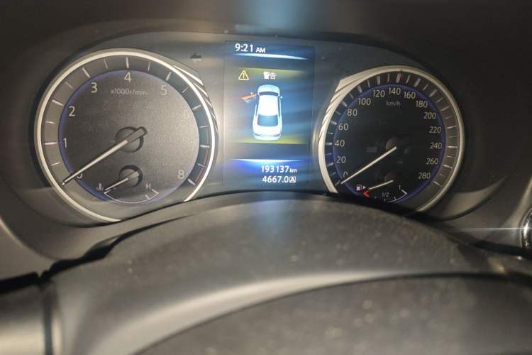 Used Infiniti Q50L 2015 2.0T Enjoyment Edition Odometer Close Up