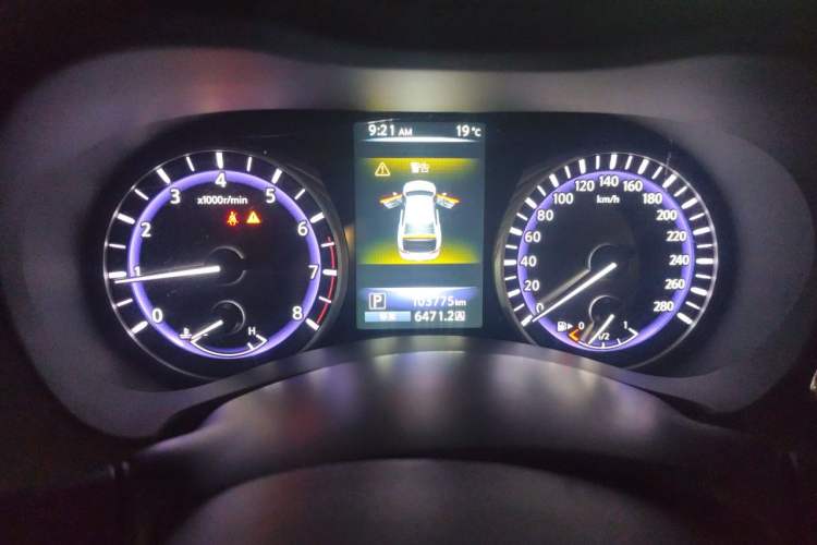 Used Infiniti Q50L 2015 2.0T Enjoyment Edition Odometer Close Up