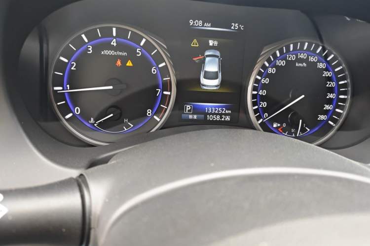 Used Infiniti Q50L 2015 2.0T Enjoyment Edition Odometer Close Up