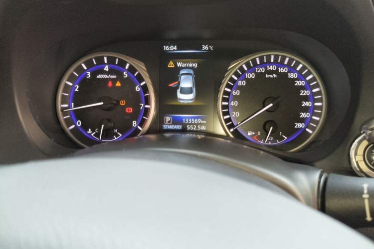 Used Infiniti Q50L 2015 2.0T Enjoyment Edition Odometer Close Up