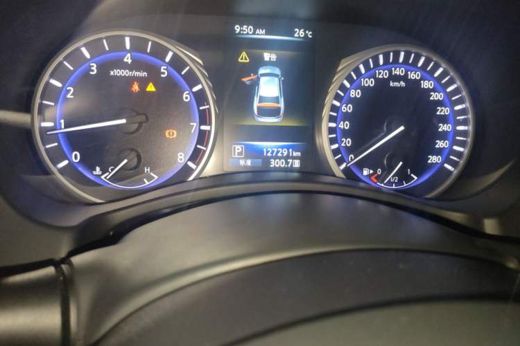 Used Infiniti Q50L 2015 2.0T Enjoyment Edition Odometer Close Up