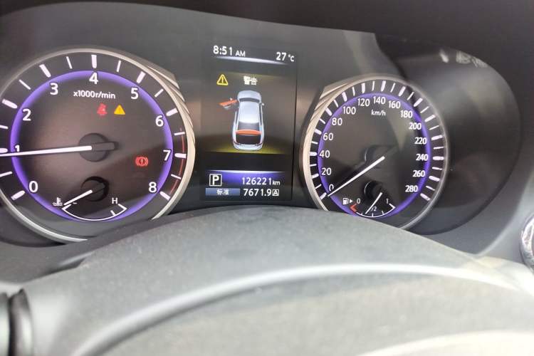 Used Infiniti Q50L 2015 2.0T Enjoyment Edition Odometer Close Up