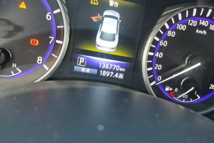 Used Infiniti Q50L 2015 2.0T Enjoyment Edition Odometer Close Up