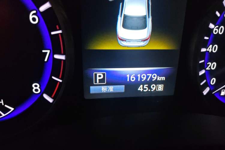 Used Infiniti Q50L 2015 2.0T Sport Edition Odometer Close Up
