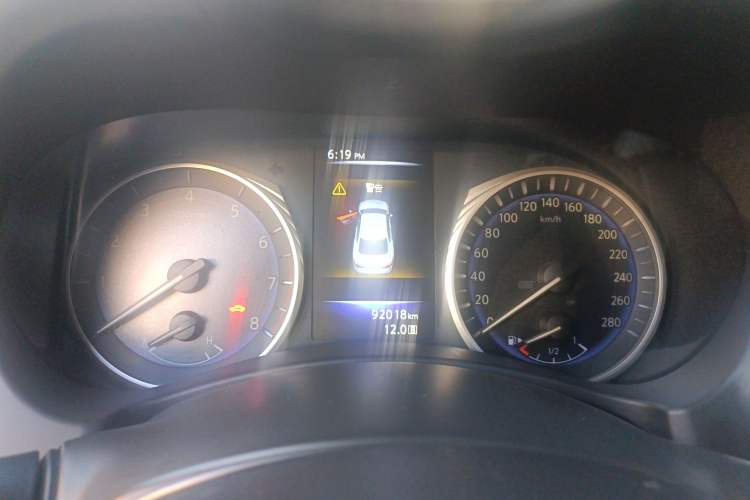 Used Infiniti Q50L 2015 2.0T Sport Edition Odometer Close Up