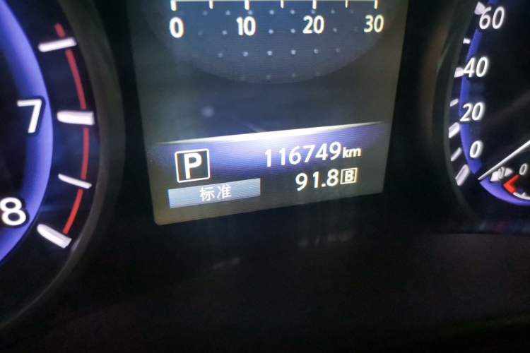 Used Infiniti Q50L 2015 2.0T Enjoyment Edition Odometer Close Up