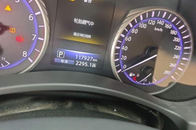 Used Infiniti Q50L 2015 2.0T Enjoyment Edition Odometer Close Up