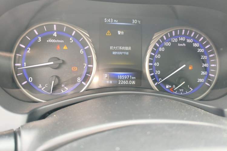 Used Infiniti Q50L 2015 2.0T Comfort Edition Odometer Close Up