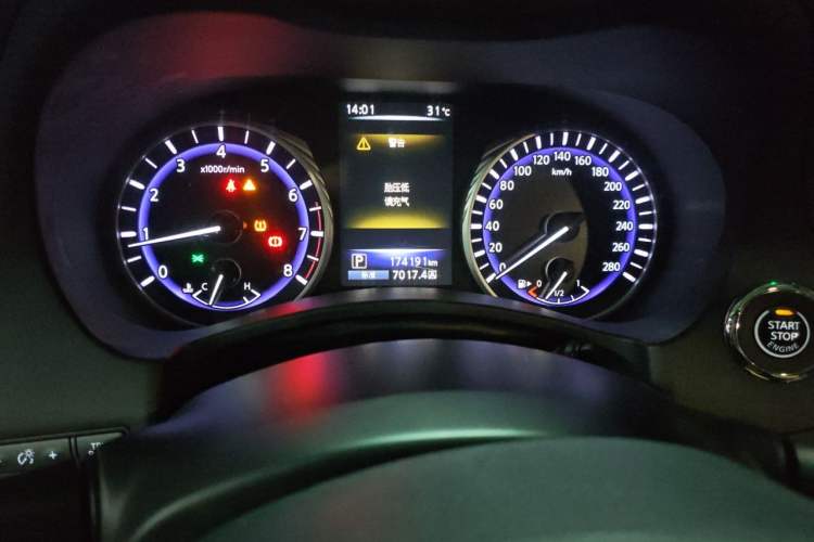 Used Infiniti Q50L 2015 2.0T Enjoyment Edition Odometer Close Up