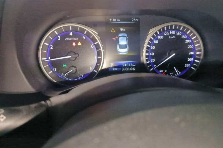 Used Infiniti Q50L 2015 2.0T Enjoyment Edition Odometer Close Up