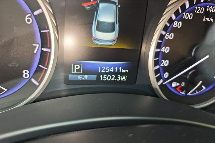 Used Infiniti Q50L 2015 2.0T Enjoyment Edition Odometer Close Up