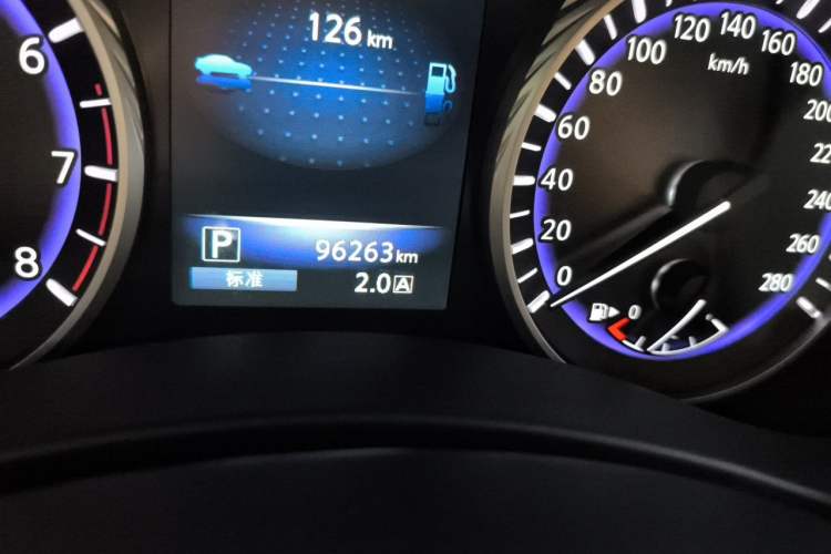 Used Infiniti Q50L 2015 2.0T Enjoyment Edition Odometer Close Up