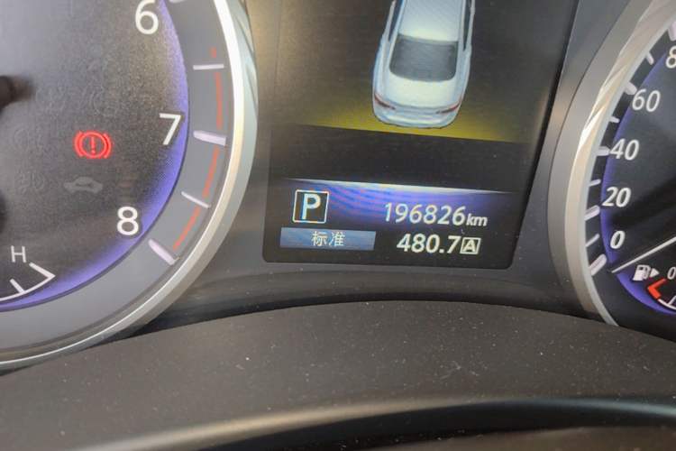 Used Infiniti Q50L 2015 2.0T Luxury Sport Edition Odometer Close Up