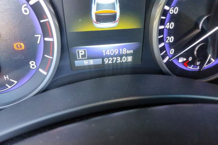 Used Infiniti Q50L 2015 2.0T Enjoyment Edition Odometer Close Up