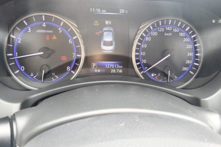 Used Infiniti Q50L 2015 2.0T Comfort Edition Odometer Close Up