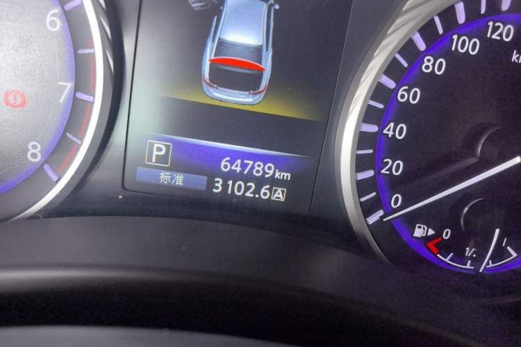 Used Infiniti Q50L 2015 2.0T Enjoyment Edition Odometer Close Up