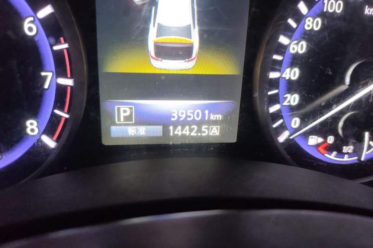 Used Infiniti Q50L 2015 2.0T Enjoyment Edition Odometer Close Up