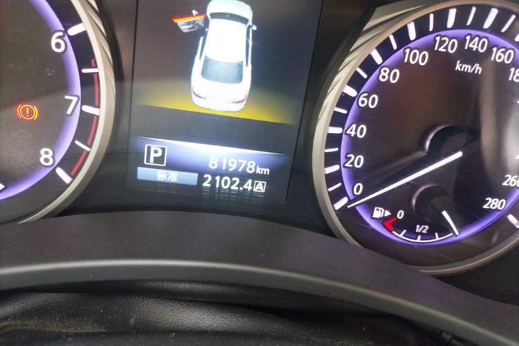Used Infiniti Q50L 2015 2.0T Sport Edition Odometer Close Up