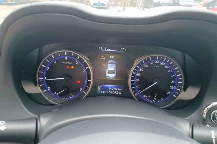 Used Infiniti Q50L 2015 2.0T Enjoyment Edition Odometer Close Up