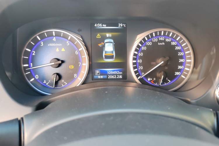 Used Infiniti Q50L 2015 2.0T Sport Edition Odometer Close Up