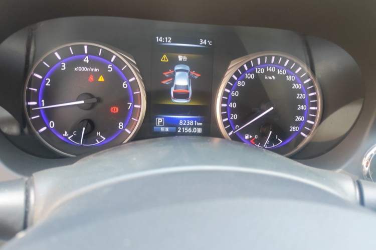 Used Infiniti Q50L 2015 2.0T Enjoyment Edition Odometer Close Up