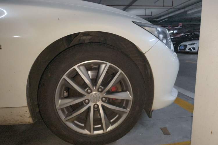 Used Infiniti Q50L 2015 2.0T Enjoyment Edition Right Front Wheel Hub